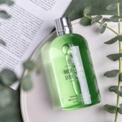 MOLTON BROWN Infusing Eucalyptus Bath & Shower Gel 300 Ml -Modekosmetik 1309358 MOLTON BROWN Infusing Eucalyptus Bath Shower Gel 300 ml.781b4ee9